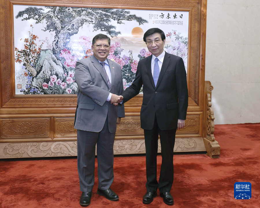 王沪宁会见马来西亚国会下议院议长佐哈里