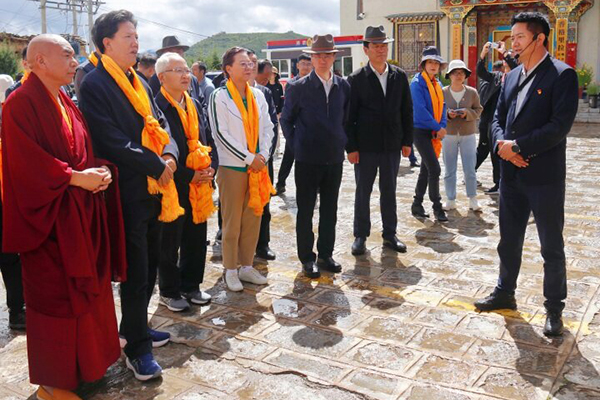 洛桑江村率队在迪庆调研时强调：以铸牢中华民族共同体意识为主线努力推动民族地区实现高质量发展