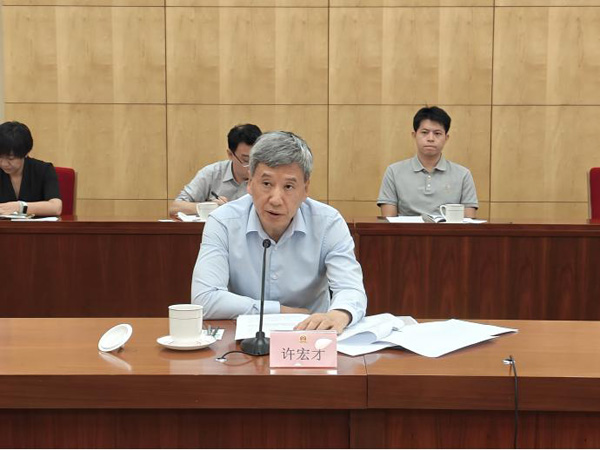  预算工委召开全体党员干部会议集体学习习近平总书记重要讲话精神总结预算工委主题教育开展情况