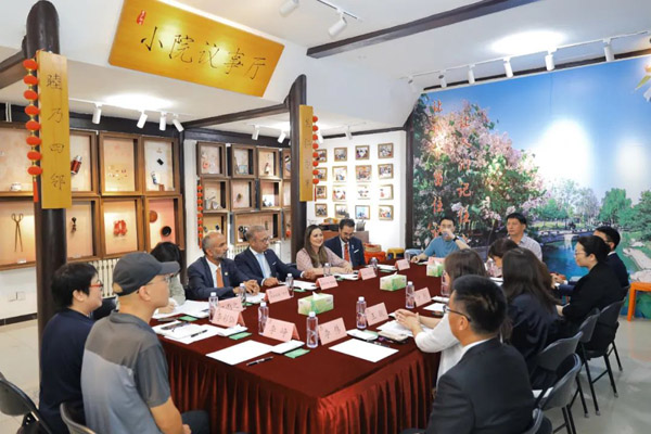  “我看到了中国人大代表是如何同人民贴近在一起的”