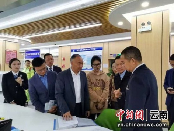  云南人大代表走访优化营商环境服务窗口推动形成持续改进闭环