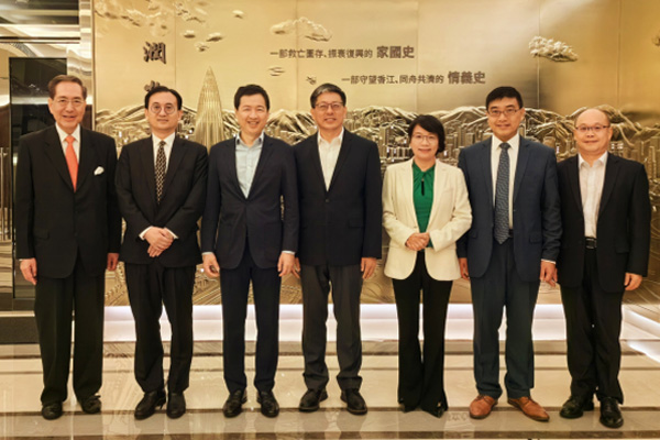  张勇副主任会见香港基本法委员会港方委员