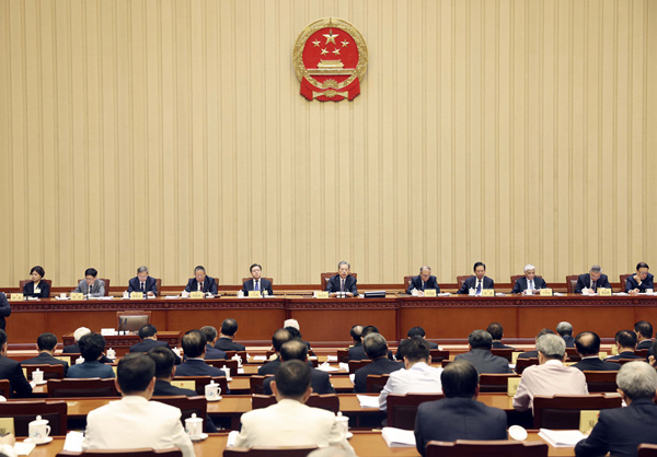  赵乐际主持十四届全国人大常委会第六次会议闭幕会并讲话