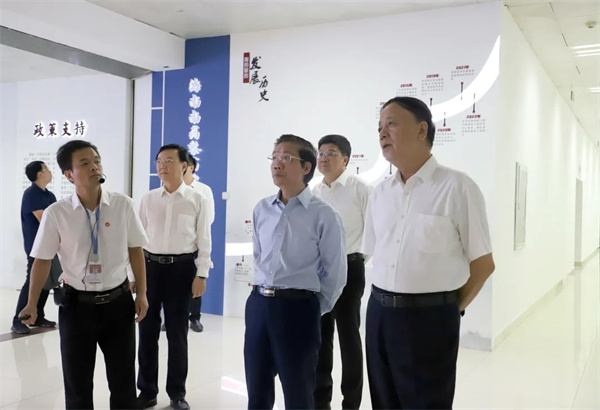  武维华到海南医学院调研并座谈交流