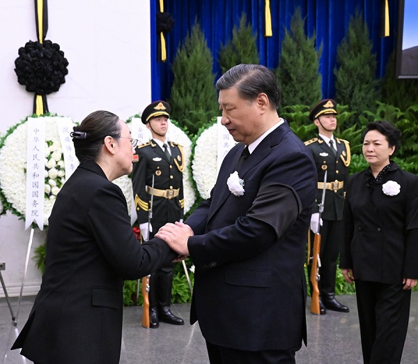 李克强同志遗体在京火化 习近平等到八宝山革命公墓送别