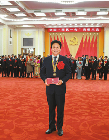  全国人大代表石炳启：父老恩情挂心中