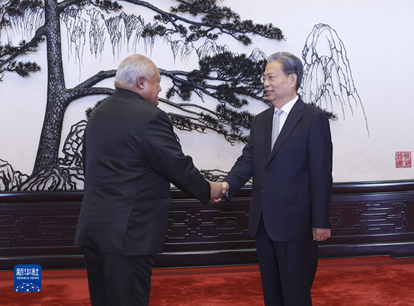  赵乐际会见萨摩亚议会议长帕帕利