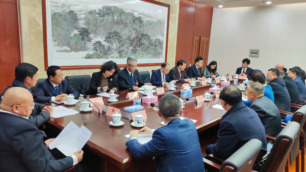  青海省人大常委会首次召开列席代表见面会
