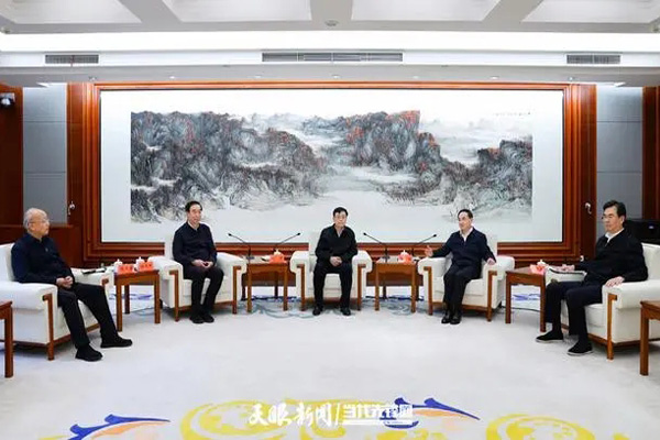  徐麟李炳军拜会全国人大常委会副委员长何维