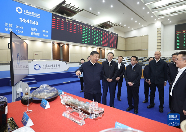  习近平在上海考察时强调 聚焦建设“五个中心”重要使命加快建成社会主义现代化国际大都市返京途中在江苏盐城考察