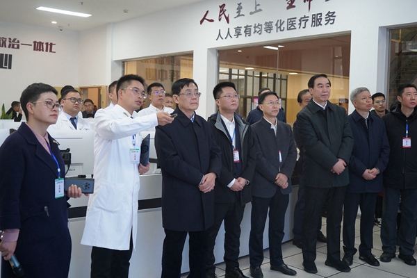  何维率队赴贵州省毕节市大方县开展定点帮扶调研