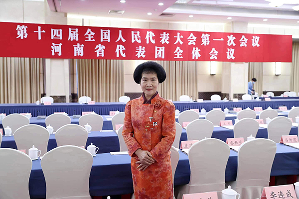  全国人大代表买世蕊 为“法治”代言 为人民造福