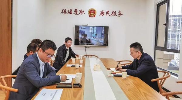  用好小平台，写活大文章