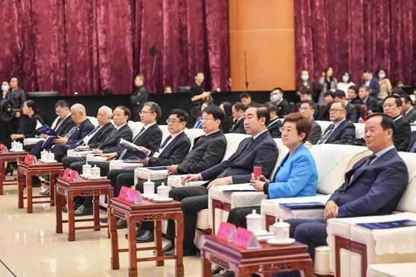  何维出席第七届“敬佑生命·荣耀医者”公益活动盛典