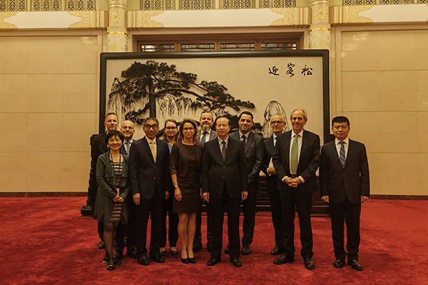  全国人大外事委员会副主任委员傅自应会见德国汉堡市议会代表团