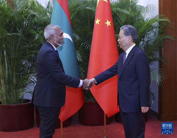  赵乐际会见马尔代夫总统穆伊兹