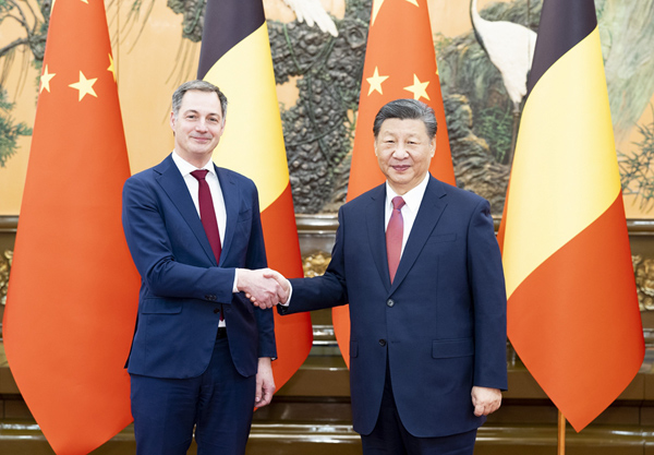  习近平会见比利时首相德克罗