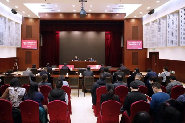  民革中央理论学习中心组开展2024年首次集体学习郑建邦主持会议