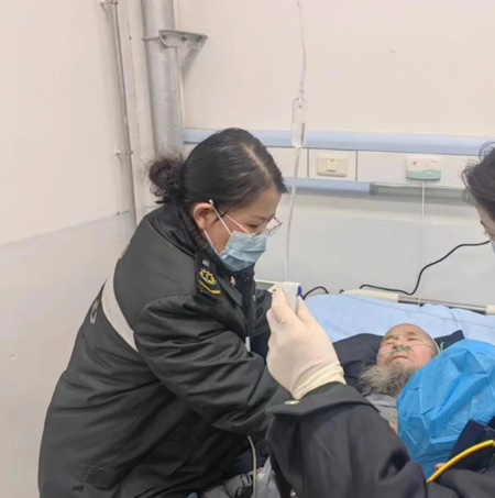  最是危难显担当