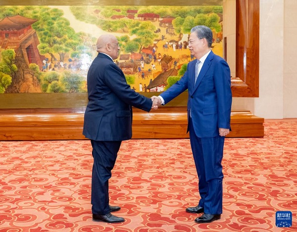  赵乐际同吉布提国民议会议长迪莱塔举行会谈